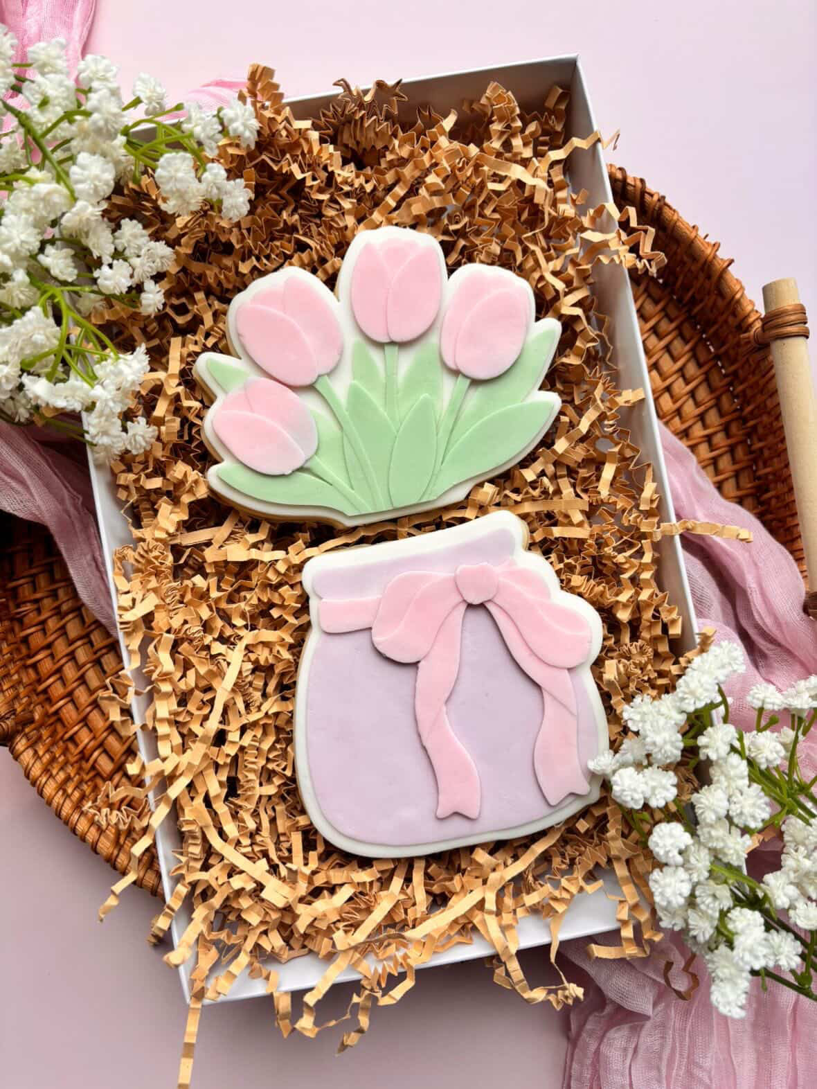 Vase of tulips set of 2