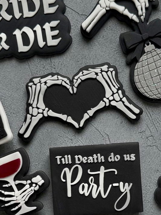 Skeleton Heart Hands