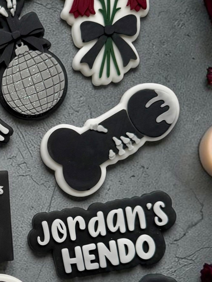 Willy & Skeleton Hand