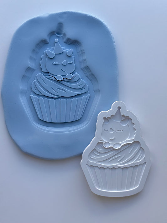 Dino in Cupcake